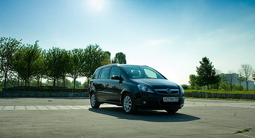 Opel Zafira. Фото Ленты.Ру.