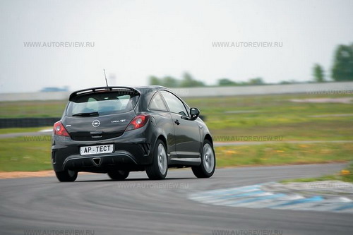 Opel Corsa OPC. Фото Степана Шумахера с сайта autoreview.ru.