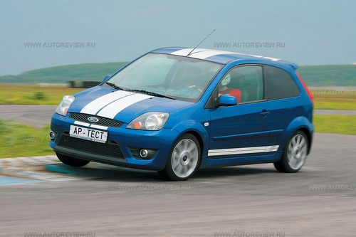 Ford Fiesta ST &mdash; лучший выбор для первого в жизни трек-дня. Фото Степана Шумахера с сайта autoreview.ru.