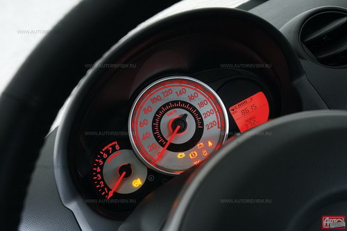 Mazda 2. Фото Степана Шумахера с сайта autoreview.ru.