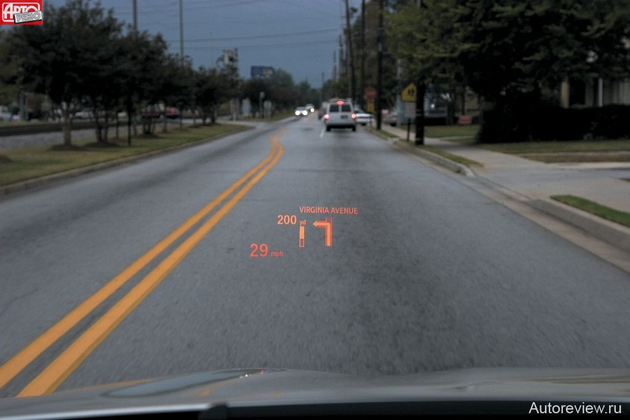 Проектор снабжает водителя полезными подсказками на лобовом стекле
