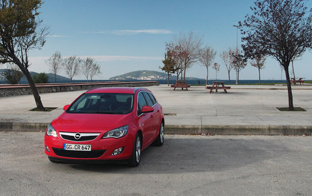 Благодаря актуальной внешности нового универсала Opel Astra "сараи" могут стать более желанной покупкой для российских автомобилистов