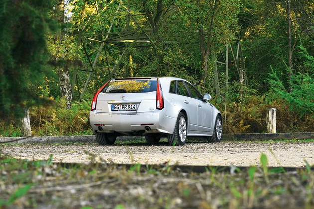 В Европе универсал CTS Sport Wagon стоит на 1500 евро дороже седана, но поставлять его в Россию бессмысленно