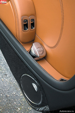 Mulsanne — одно из немногих мест Британии, где еще удастся насладиться сигаретой. Чего стоят хотя бы эти переносные пепельницы из настоящего металла