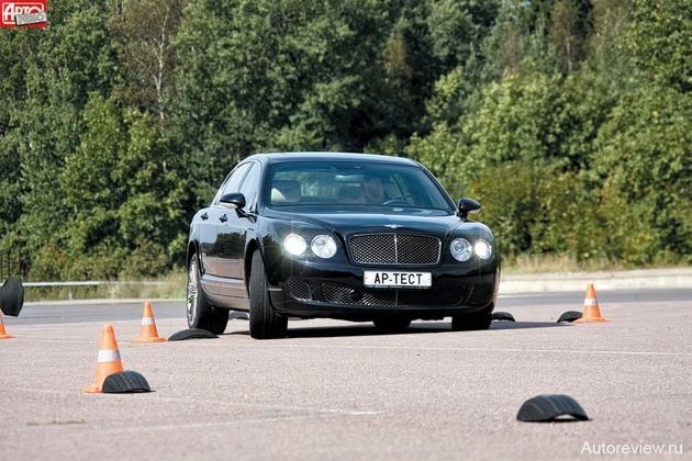 На «переставке» Bentley Continental Flying Spur Speed страдает от сносов и запоздалого вмешательства электроники