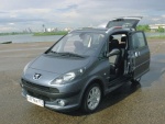 Peugeot 1007. Фото Александра Санникова и Peugeot с сайта AutoWeek.ru