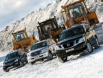 Mercedes-Benz GL 500, Toyota Land Cruiser 200 и Nissan Patrol. Фото Степана Шумахера с сайта autoreview.ru