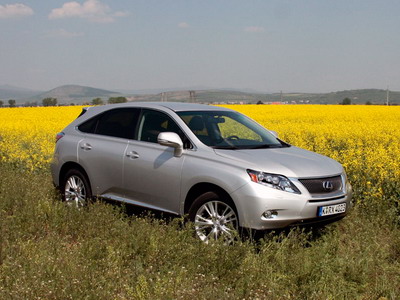 Lexus RX450h. Фото с сайта autonews.ru Lexus RX450h. Фото с сайта autonews.ru