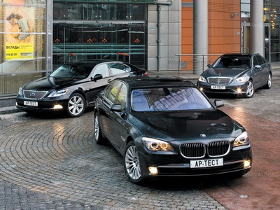BMW 750Li, Mercedes-Benz S 500 L и Lexus LS 600h L. Фото Степана Шумахера с сайта autoreview.ru BMW 750Li, Mercedes-Benz S 500 L и Lexus LS 600h L. Фото Степана Шумахера с сайта autoreview.ru