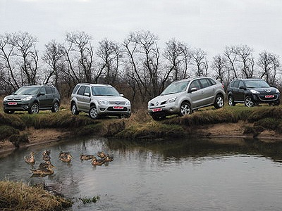 Citroen C-Crosser, Ford Escape, Renault Koleos и Peugeot 4007. Фото Сергея Гавриленко с сайта whatcar.ru Citroen C-Crosser, Ford Escape, Renault Koleos и Peugeot 4007. Фото Сергея Гавриленко с сайта whatcar.ru