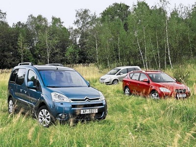 Citroen Berlingo, Kia cee'd SW и Opel Zafira. Фото Степана Шумахера с сайта autoreview.ru. Citroen Berlingo, Kia cee'd SW и Opel Zafira. Фото Степана Шумахера с сайта autoreview.ru.