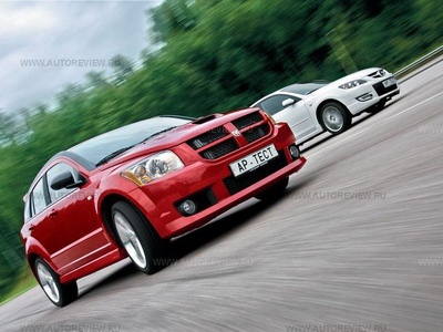 Dodge Caliber SRT 4 и Mazda 3 MPS. Фото Степана Шумахера с сайта autoreview.ru. Dodge Caliber SRT 4 и Mazda 3 MPS. Фото Степана Шумахера с сайта autoreview.ru.