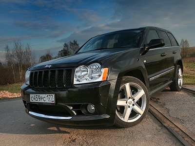 Jeep Grand Cherokee SRT-8. Фото Михаила Цымбала и Дмитрия Ларченко, с сайта Lenta.ru Jeep Grand Cherokee SRT-8. Фото Михаила Цымбала и Дмитрия Ларченко, с сайта Lenta.ru