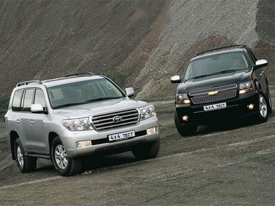 Toyota Land Cruiser 200 и Chevrolet Tahoe. Фото Александра Страхова-Баранова с сайта media.club4x4.ru. Toyota Land Cruiser 200 и Chevrolet Tahoe. Фото Александра Страхова-Баранова с сайта media.club4x4.ru.
