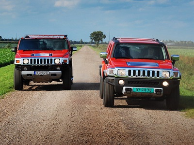 Hummer H2 и Hummer H3. Фото с сайта autonews.ru. Hummer H2 и Hummer H3. Фото с сайта autonews.ru.