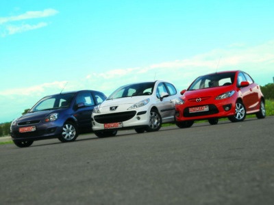 Ford Fiesta, Peugeot 207, Mazda 2. Фото Романа Мартынова с сайта autoweek.ru. Ford Fiesta, Peugeot 207, Mazda 2. Фото Романа Мартынова с сайта autoweek.ru.