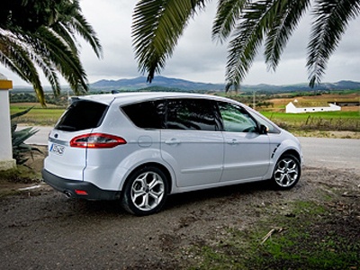 Фото Ленты.Ру и компании Ford Фото Ленты.Ру и компании Ford