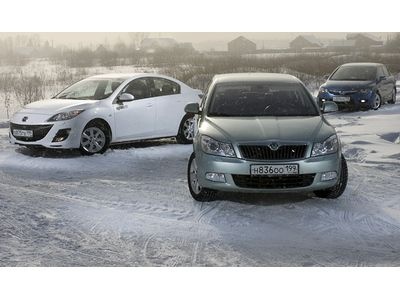 Mazda3, Skoda Octavia и Honda Civic. Фото Андрея Саакян с сайта apex.ru Mazda3, Skoda Octavia и Honda Civic. Фото Андрея Саакян с сайта apex.ru