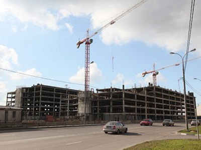 Строительство "народного гаража" в Москве. Фото Антона Уханова, Лента.ру Строительство "народного гаража" в Москве. Фото Антона Уханова, Лента.ру