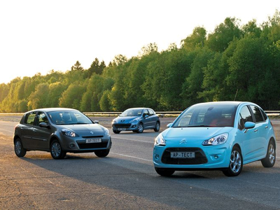 Renault Clio, Peugeot 207 и Citroen C3. Фото Степана Шумахера с сайта autoreview.ru Renault Clio, Peugeot 207 и Citroen C3. Фото Степана Шумахера с сайта autoreview.ru