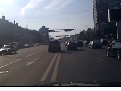 Автомобиль режиссера на встречной полосе. Фрагмент кадра видеоролика ultra_nm Автомобиль режиссера на встречной полосе. Фрагмент кадра видеоролика ultra_nm