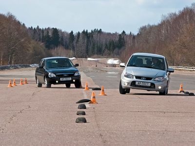 Лада Приора Купе и Лада Калина Спорт. Фото Владимира Мельникова и Олега Растегаева с сайта autoreview.ru Лада Приора Купе и Лада Калина Спорт. Фото Владимира Мельникова и Олега Растегаева с сайта autoreview.ru