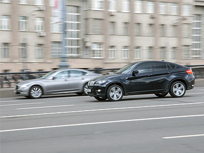 BMW X6 на Большом Каменном мосту в Москве BMW X6 на Большом Каменном мосту в Москве