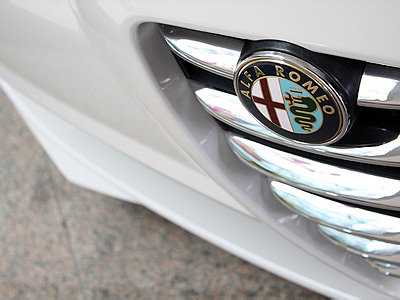 Логотип Alfa Romeo Логотип Alfa Romeo