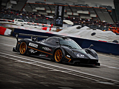 Pagani Zonda R на гоночном треке Pagani Zonda R на гоночном треке