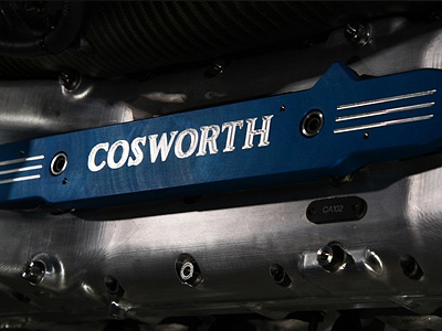 Двигатель Cosworth в болиде HRT F112 Двигатель Cosworth в болиде HRT F112