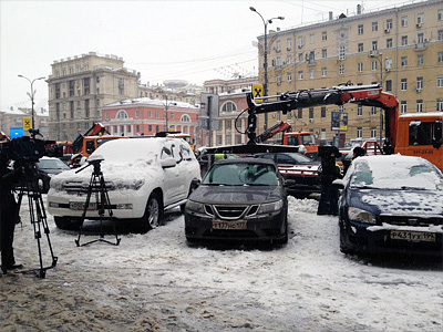Эвакуация неправильно припаркованного автомобиля Эвакуация неправильно припаркованного автомобиля