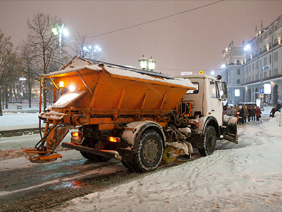 Снегоуборочная техника в центре Москвы Снегоуборочная техника в центре Москвы
