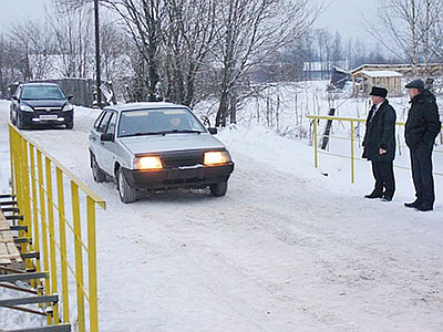 Проезд первых автомобилей по отремонтированному мосту Проезд первых автомобилей по отремонтированному мосту