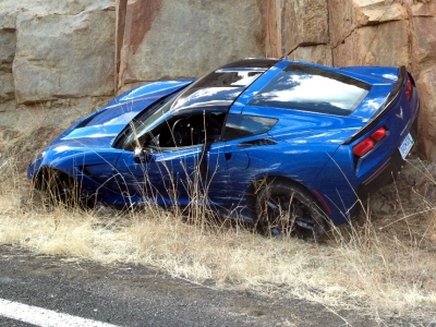 Разбитый суперкар Chevrolet Corvette Stingray Разбитый суперкар Chevrolet Corvette Stingray