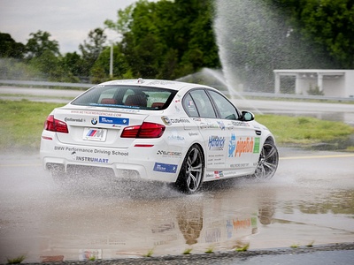 BMW M5 во время установления рекорда Гиннесса BMW M5 во время установления рекорда Гиннесса