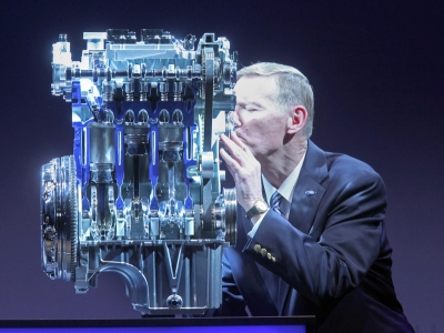 Трехцилиндровый двигатель EcoBoost объемом 1 литр Трехцилиндровый двигатель EcoBoost объемом 1 литр