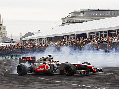 Дженсон Баттон на Moscow City Racing 2011 Дженсон Баттон на Moscow City Racing 2011