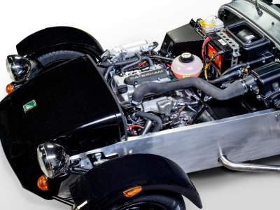 Трехцилиндровый мотор Suzuki на спорткаре Caterham Трехцилиндровый мотор Suzuki на спорткаре Caterham