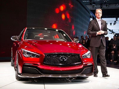 Презентация концепт-кара Infiniti Q50 Eau Rouge на моторшоу в Детройте Презентация концепт-кара Infiniti Q50 Eau Rouge на моторшоу в Детройте
