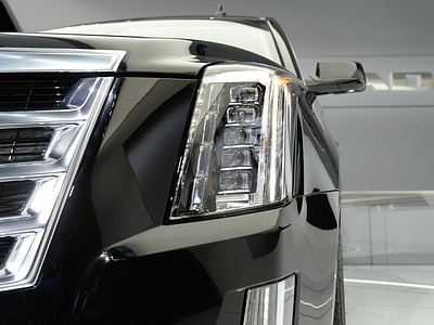 Фрагмент нового Cadillac Escalade Фрагмент нового Cadillac Escalade