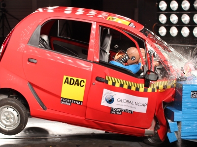 Краш-тест Tata Nano Краш-тест Tata Nano