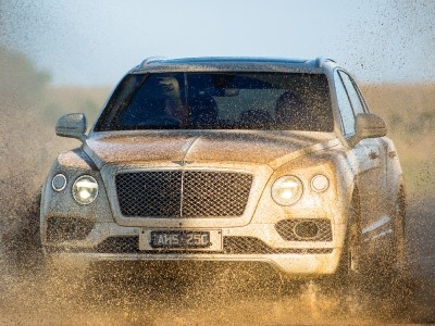 Глава Rolls-Royce назвал Bentley Bentayga непремиальным