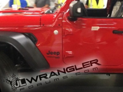 Появились фотографии нового Jeep Wrangler Unlimited