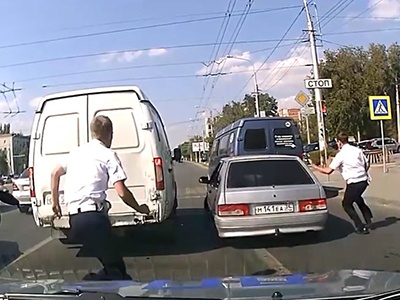 Видео: Полицейская погоня в лучших российских традициях