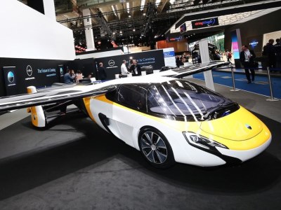 AeroMobil представил версию 4.0 во Франкфурте