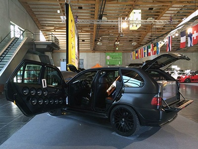 Норвежские тюнеры создали шестиколёсный BMW X5