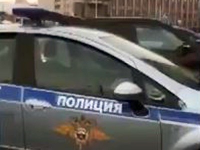 Видео: Мужчина оригинально признался в нелюбви к гаишникам