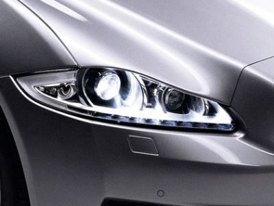 Jaguar XJ. Ксеноновые фары со светодиодным рисунком Jaguar XJ. Ксеноновые фары со светодиодным рисунком