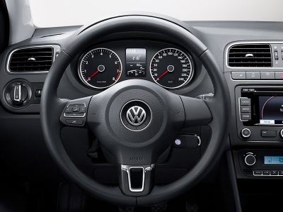 Volkswagen Polo хэтчбек 3-дв.. Многофункциональное рулевое колесо Volkswagen Polo хэтчбек 3-дв.. Многофункциональное рулевое колесо