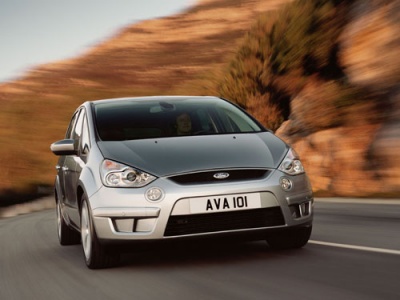 Ford S-MAX. Система помощи при трогании на подъеме Ford S-MAX. Система помощи при трогании на подъеме
